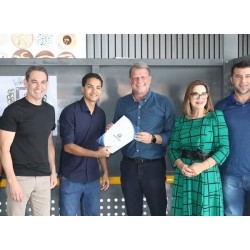 Inaugurados 180 novos pontos de ônibus em Campo Largo